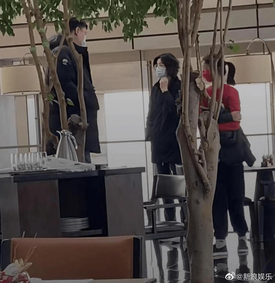 姚沁蕾身高推測已逼近190公分。（圖／翻攝自微博）
