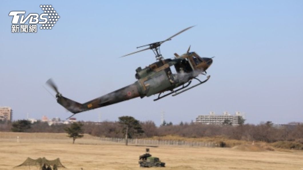 加強國防元年 日本防相視察自衛隊空降團演訓