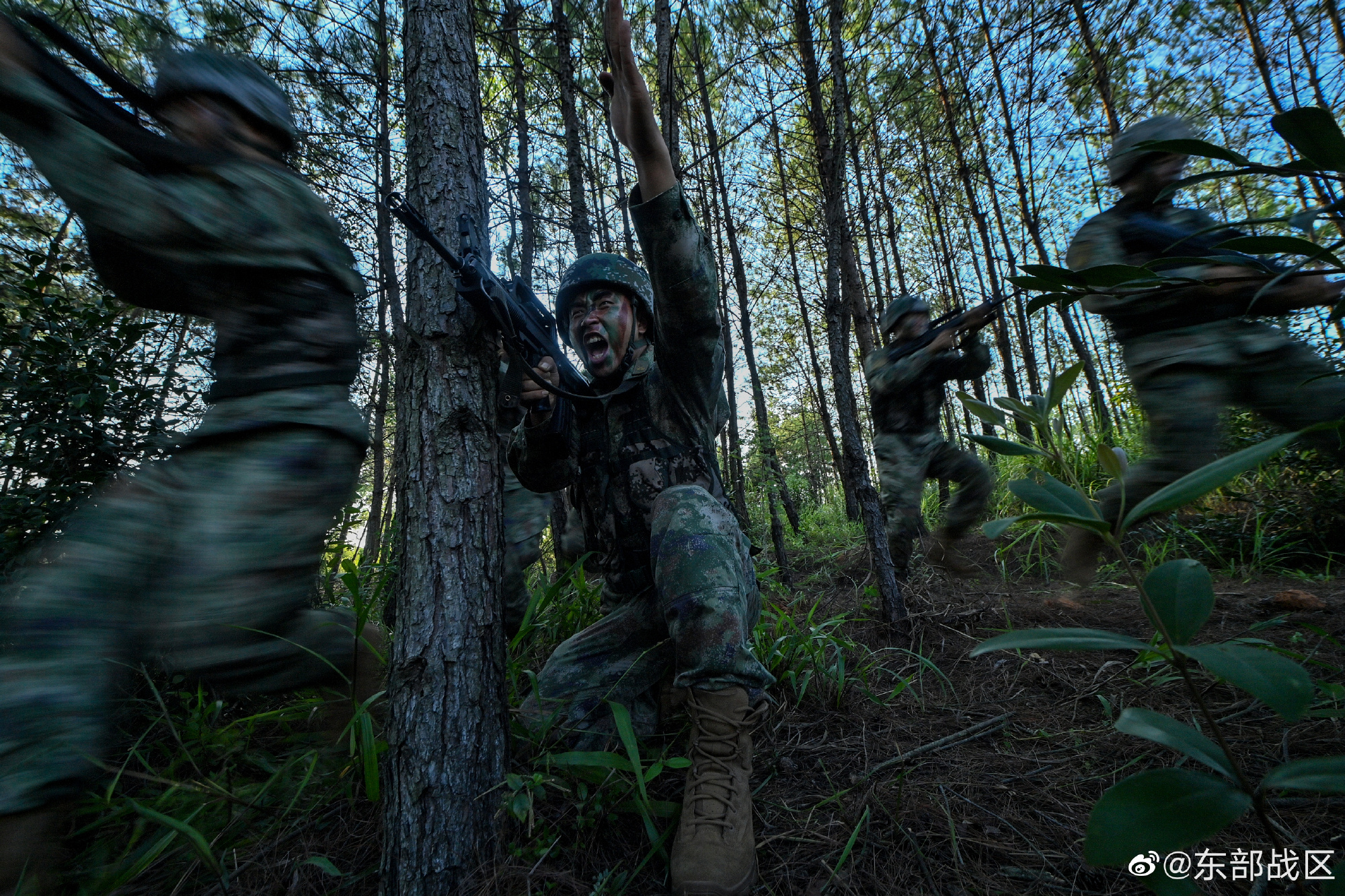 中國解放軍東部戰區訓練畫面。(圖/翻攝東部戰區微博)