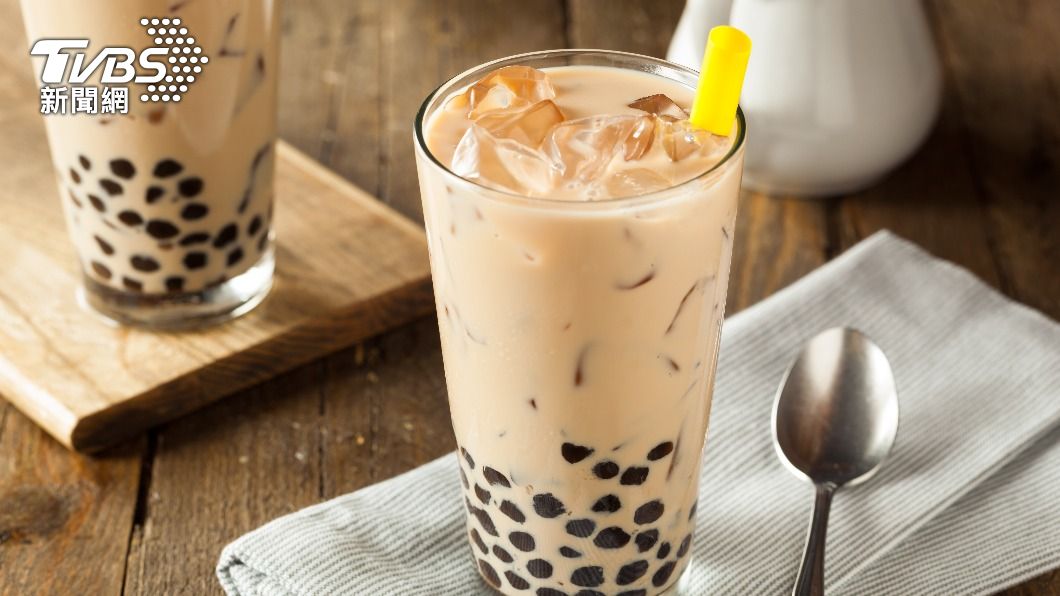 喝下1份壽喜燒湯底等於喝完1杯全糖珍奶。(示意圖/shutterstock達志影像)
