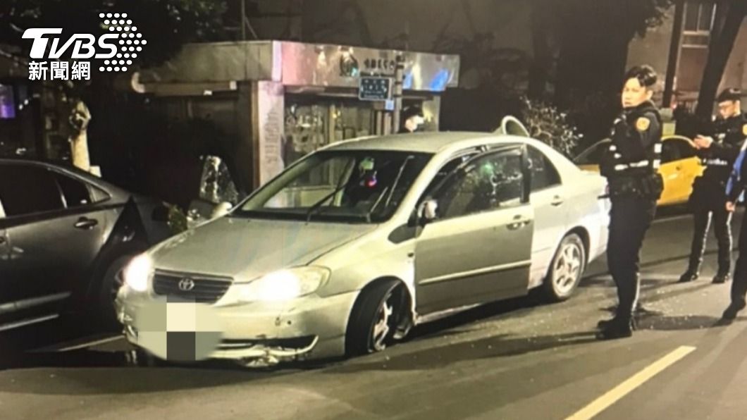 友深夜上門理論吵醒妻小 板橋男氣炸糾眾持鐵鎚棍棒砸車