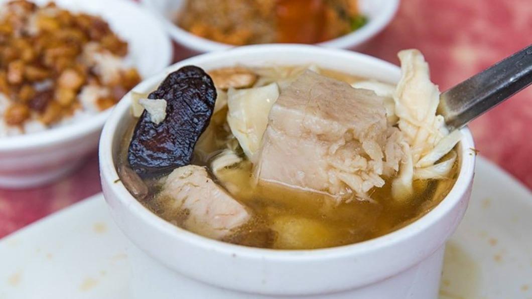 有炸過的鳥蛋、香菇、還有杏鮑菇、栗子,配料相當豐富。(圖/小虎食夢網提供)