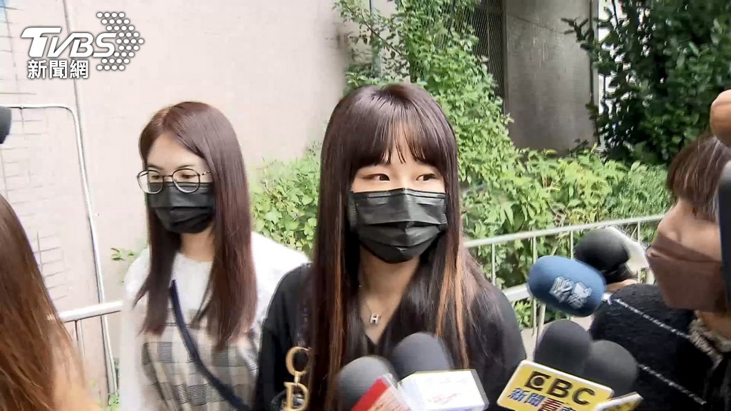 丟丟妹日前現身新北地院調解離婚。(圖/TVBS)