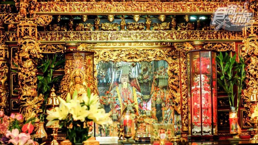 慈惠宮主殿供俸媽祖,是板橋當地的信仰中心。(圖/食尚玩家)