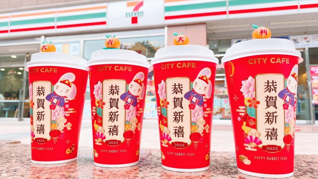 新春推新品!小7祭柑橘風味拿鐵 全家聯名台酒推鮮食