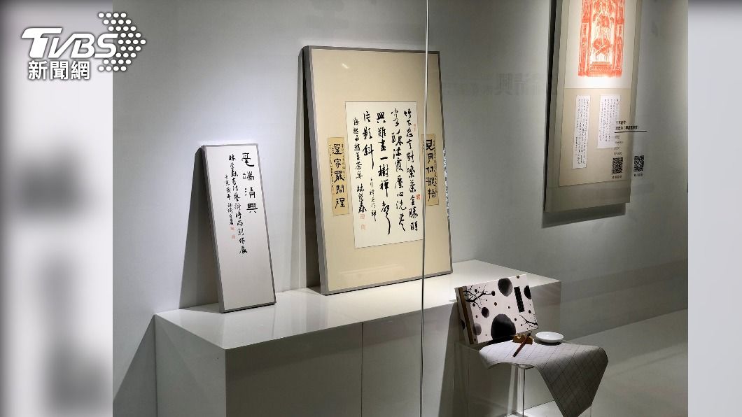 南投縣文化局長林榮森於農曆年前在中友時尚藝廊舉辦「毫端清興-林榮森書法藝術時尚創作展」