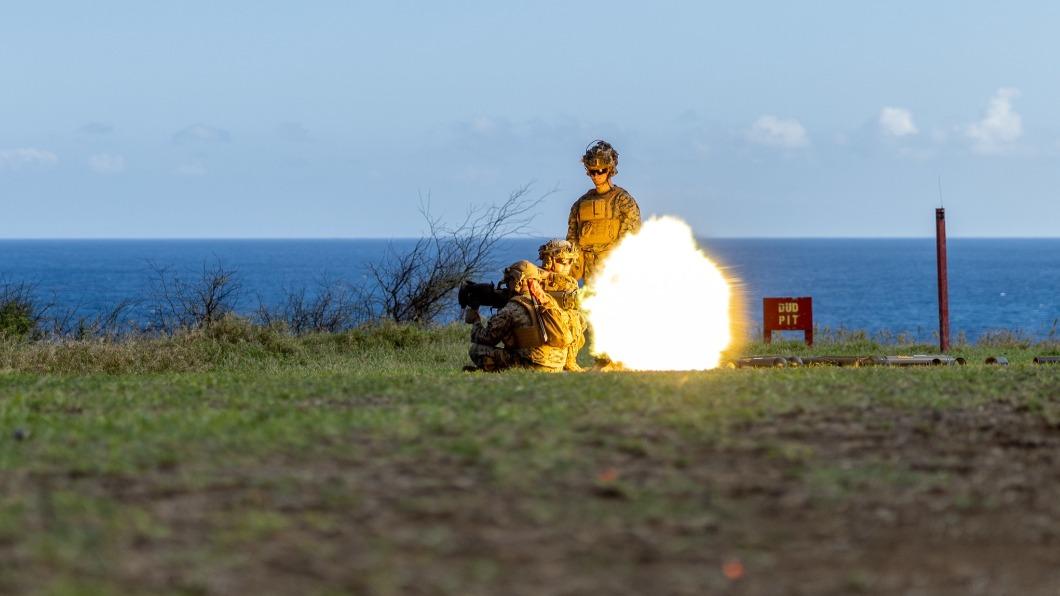 美軍陸戰隊第一支「濱海作戰團」駐紮在夏威夷，正在進行砲彈射擊訓練。（圖／翻攝自Marine Corps Base Hawaii粉專）