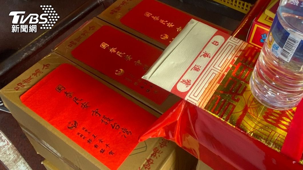 紅包上印有「國泰民安 守護台灣」字樣。(圖/民眾提供)