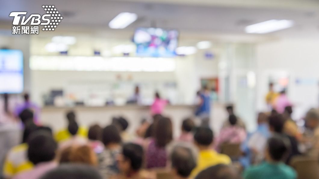 醫學中心或區域醫院收取藥品最多收300元。（示意圖／shutterstock達志影像）