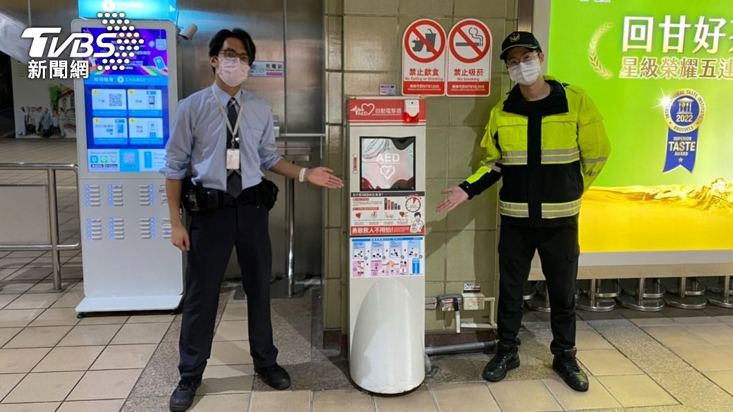 新北市消防局近年來極力推廣AED(自動體外電擊器)。(圖/TVBS)