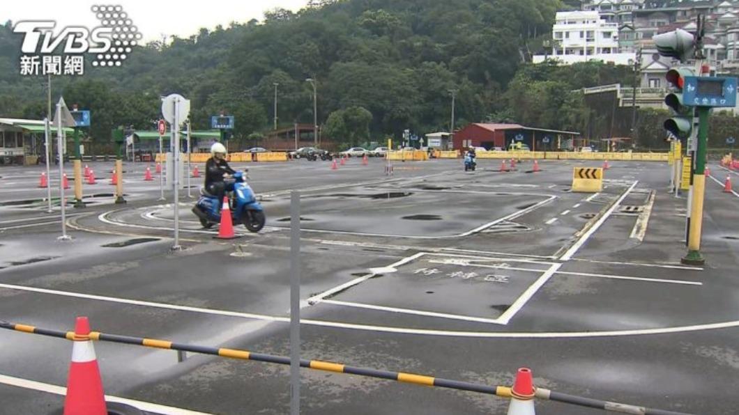 參加完機車駕訓班的騎士,上路後違規跟事故比例比沒有上過的要低。(圖/TVBS資料畫面)