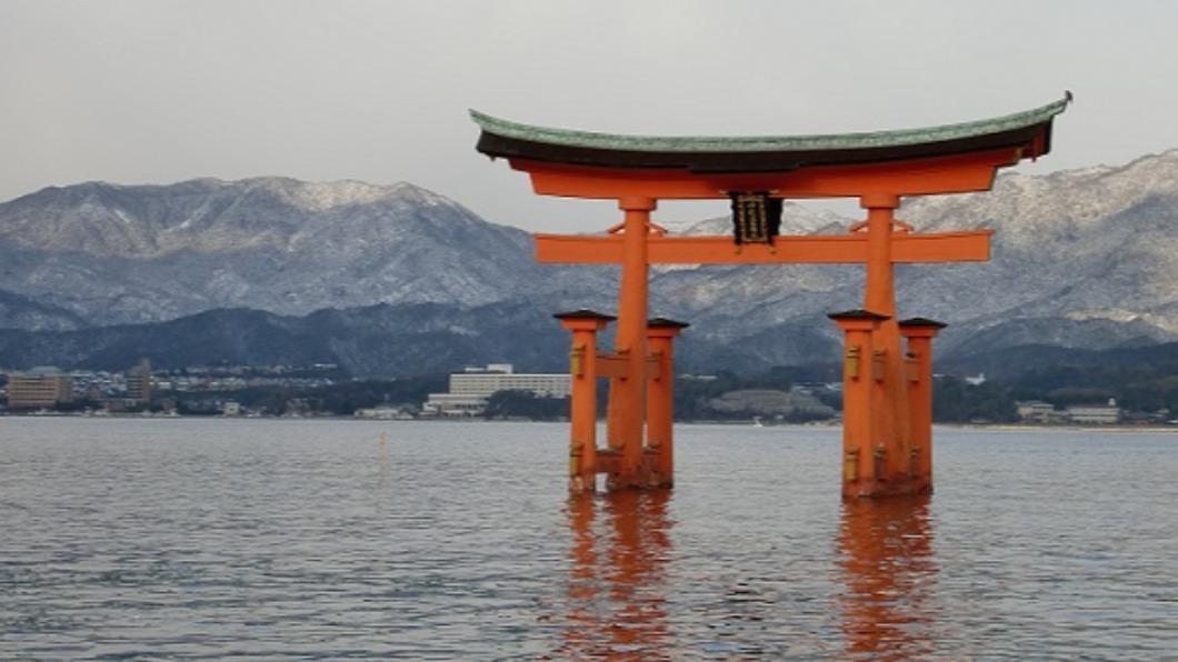 嚴島神社海上大鳥居修繕維護三年半完工，重新亮相。(圖/ HIT廣島縣觀光聯盟 提供)