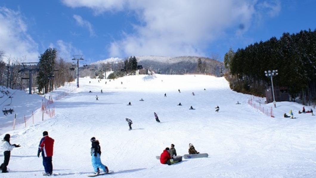 女鹿平溫泉的 Megahira滑雪場，2300公尺主雪道超人氣。(圖/ HIT廣島縣觀光聯盟 提供)