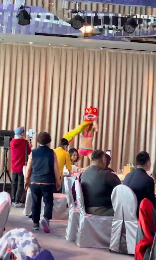 當天法拉利姐有在臉書開直播,跟大家分享她在尾牙上的表演。(圖/翻攝自Twitter)