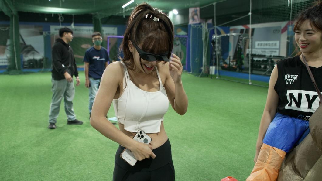 苡萱「超猛胸器」嚇到。(圖/懿想天開提供)