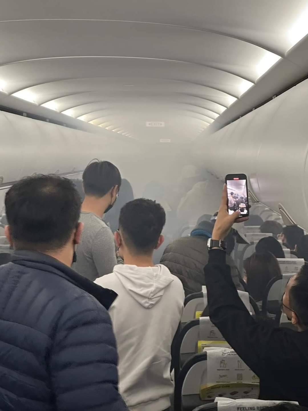 官方表示旅客行動電源閃燃所致。(圖/翻攝自記者爆料網)