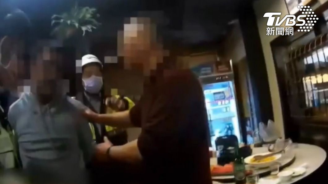 海產店酒後衝突!火爆老闆醉後1打2 砸杯抄菜刀砍客