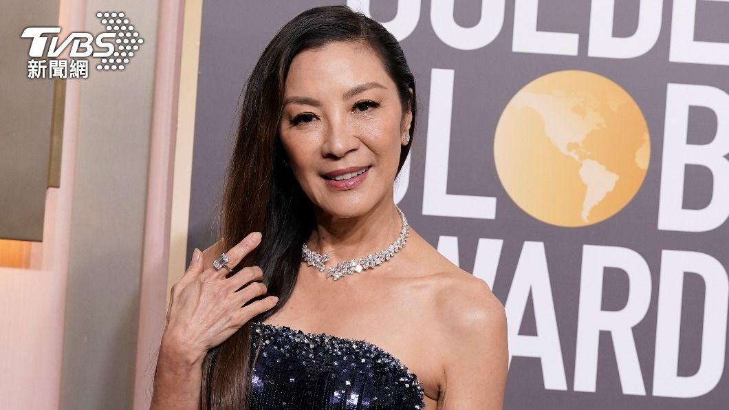 60歲的馬來西亞華裔女演員楊紫瓊,以《媽的多重宇宙》(Everything Everywhere All at Once)奪下音樂及喜劇類最佳女主角。(圖/達志影像美聯社)