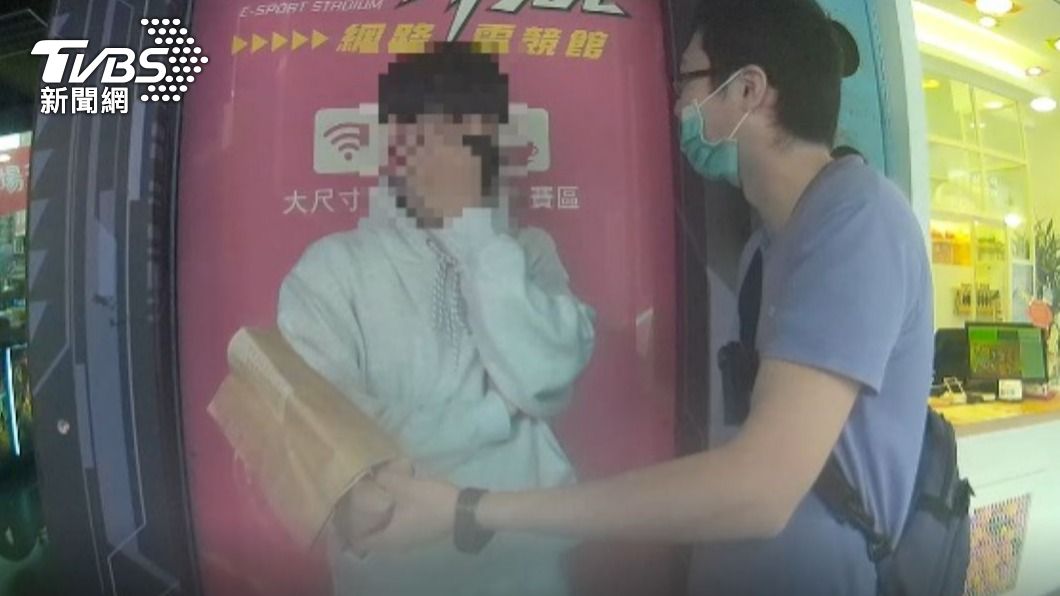 警方尾隨張嫌逮方姓共犯收水。（圖／TVBS）