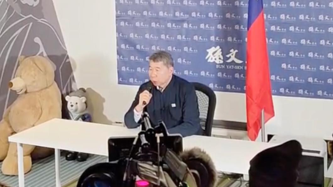 張亞中認侯友宜「落跑不是問題」 稱國民黨、柯P可合作