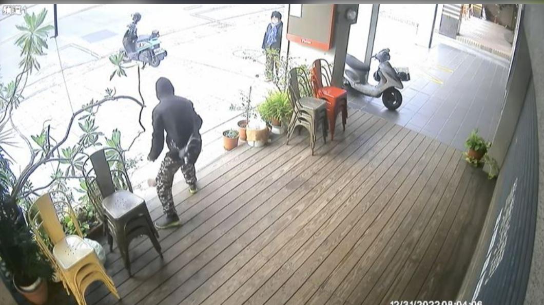 1袋菜也偷?咖啡廳老闆秀畫面 替送菜姊叫屈:她很辛苦