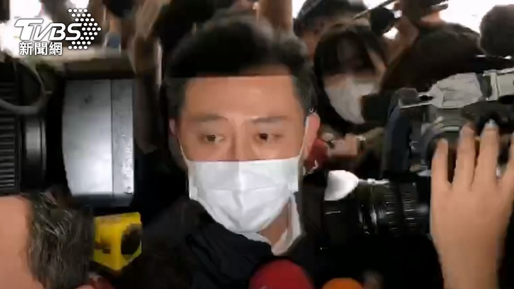 林智堅被大批媒體包圍。（圖／TVBS）