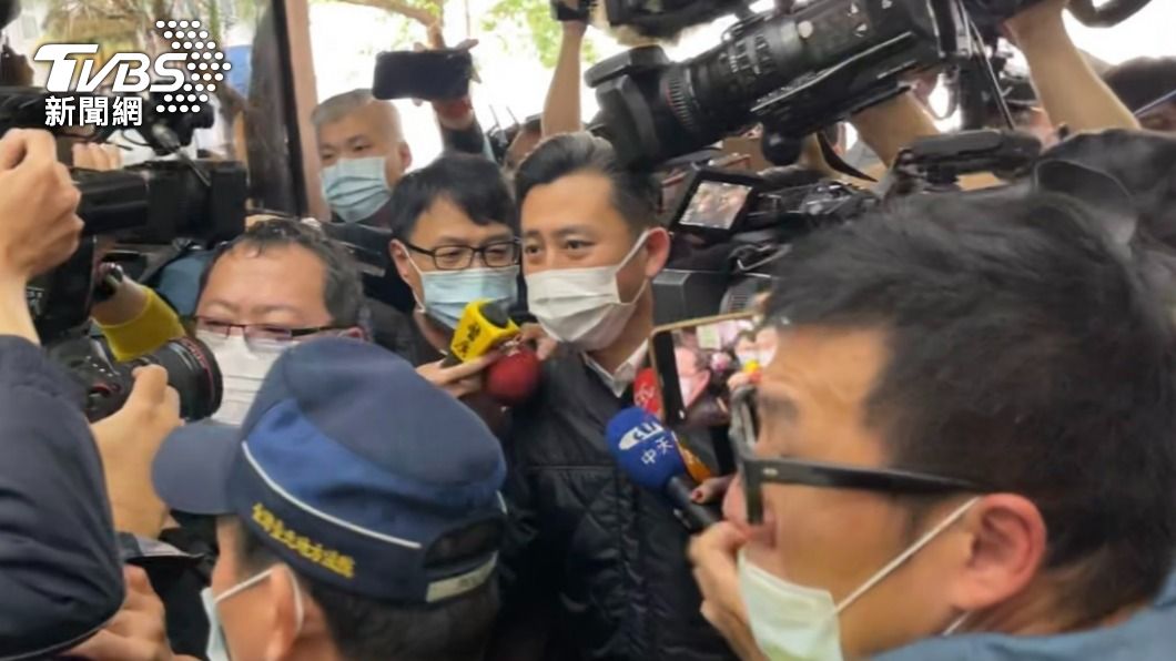 林智堅出庭前僅說謝謝。（圖／李昱菫攝）