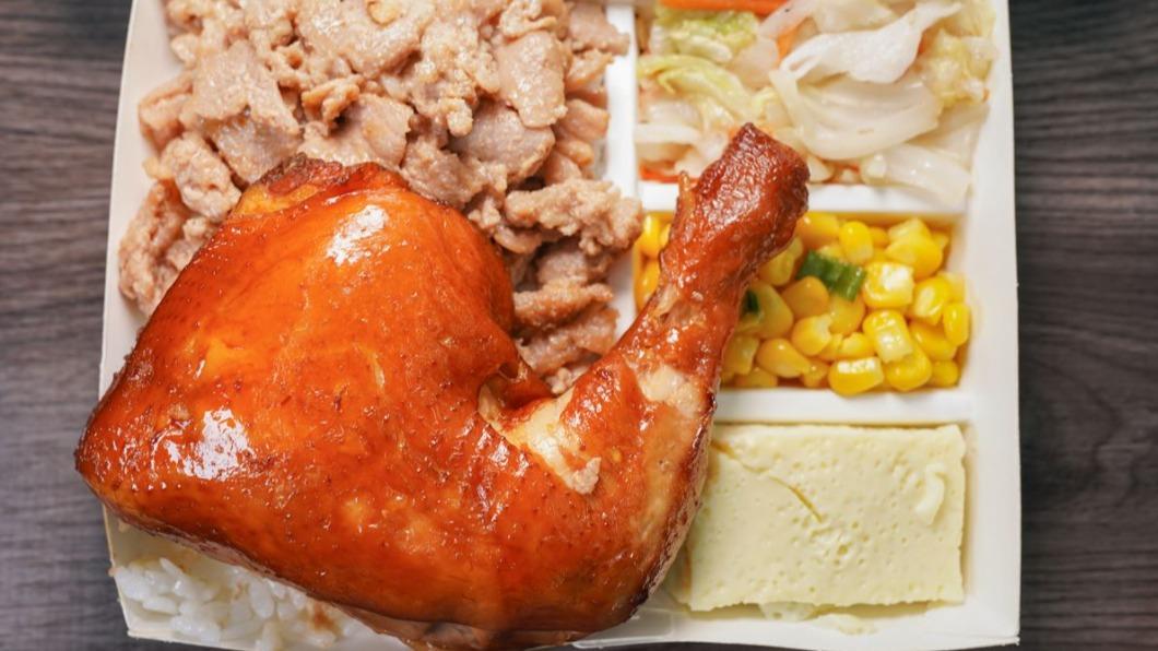 燒肉加雞腿雙拼飯只要100元。（圖／美食好芃友提供）