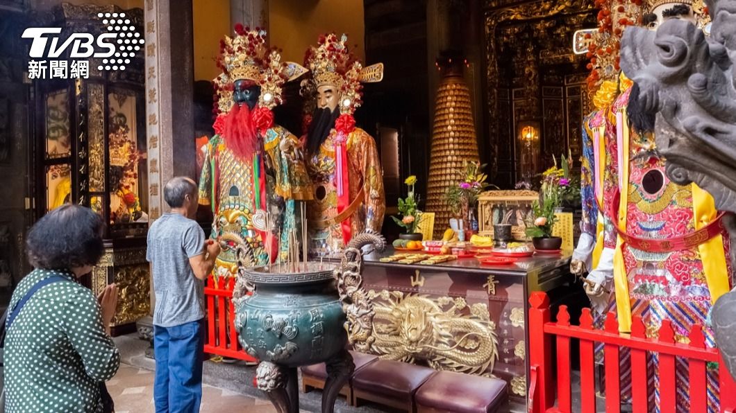 每年初一是拜拜的關鍵日子。(示意圖/shutterstock達志影像)