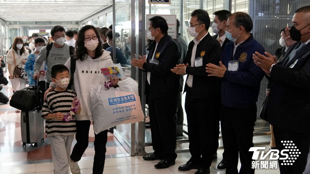 泰國政策髮夾彎,為了搶觀光財復甦經濟,取消旅客入境需繳交接種疫苗證明的手續。(圖/達志影像美聯社)
