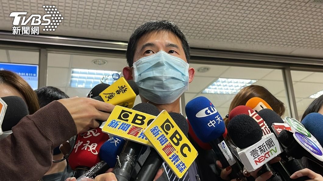 林智堅律師胡中瑋。(圖/李昱菫攝)
