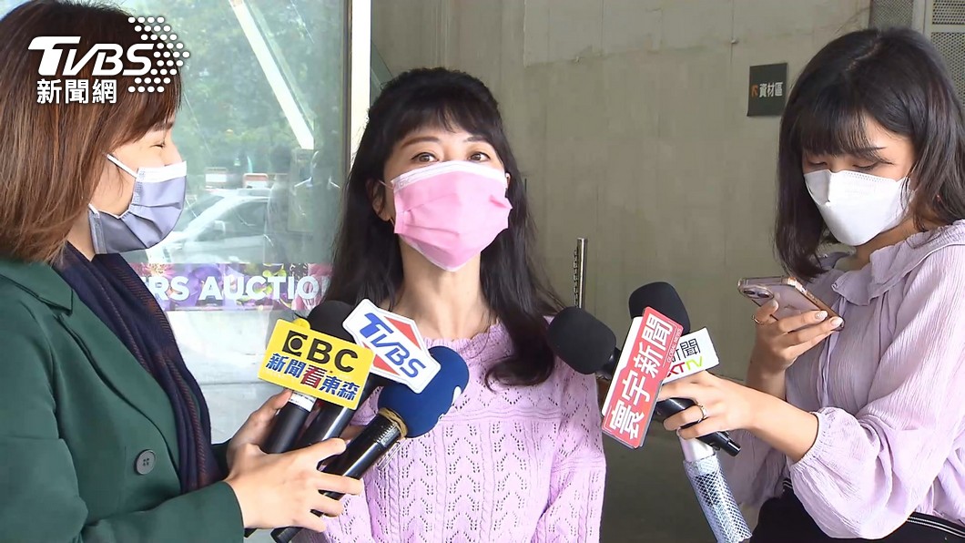 綠營支持者要求開除高嘉瑜黨籍。(圖/TVBS)