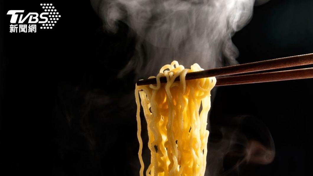 網友指出,台灣泡麵便宜又大碗。(示意圖/shutterstock達志影像)
