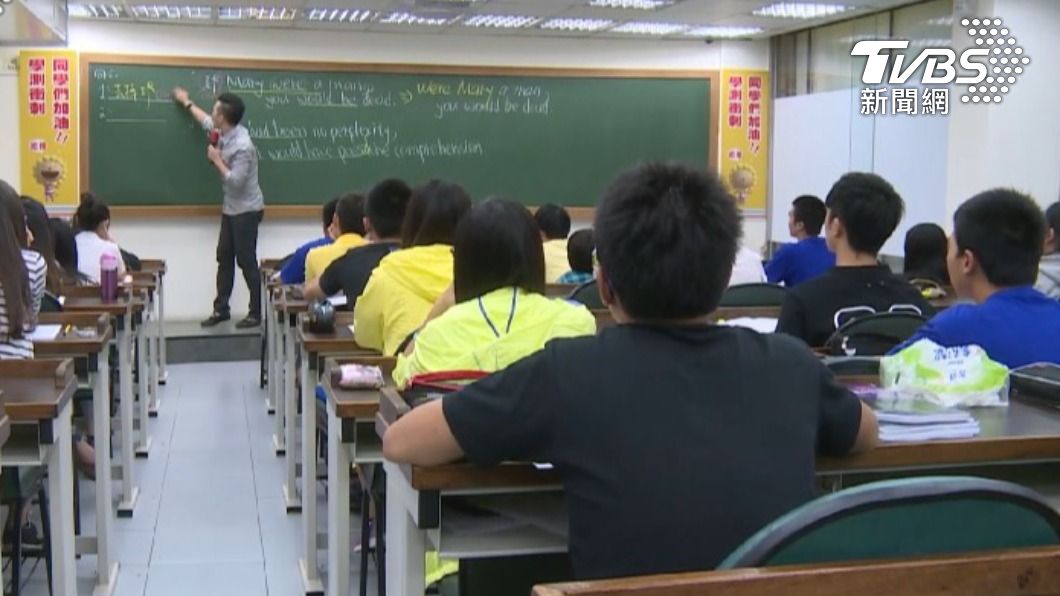 補習班的語文老師待遇不高。(示意圖,非當事人/TVBS資料畫面)