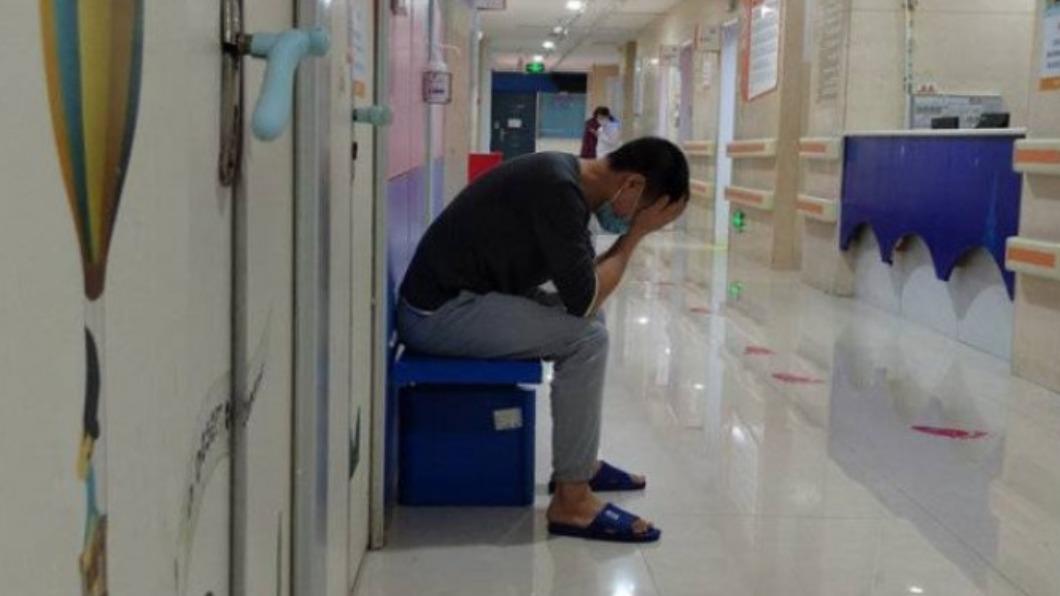 走路會痛!3歲弟高燒「驚罹兒童癌王」 醫藥費慘飆近百萬