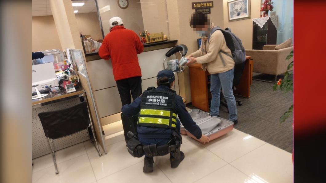 投資虛擬幣匯款警阻止 老夫婦霸氣領出千萬現金回家放
