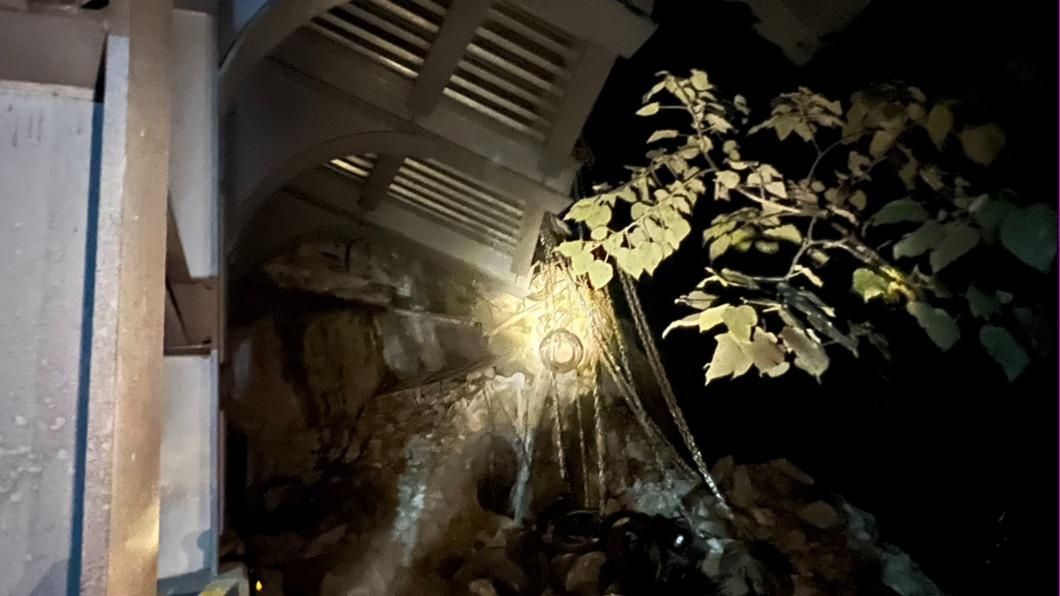 台9線蘇花公路159.3公里處大清水路段昨(11)日深夜發生嚴重坍方。(圖/公路總局提供)