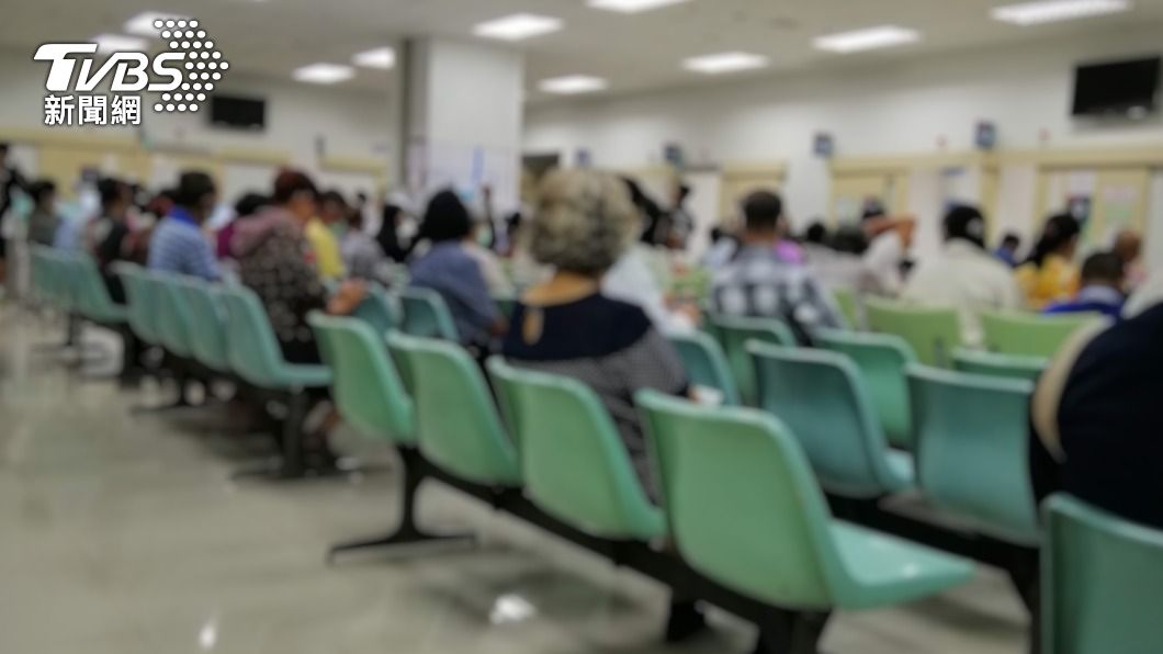 民眾因疫情就醫意願下降,導致未定期篩檢大腸癌。(示意圖/shutterstock達志影像)