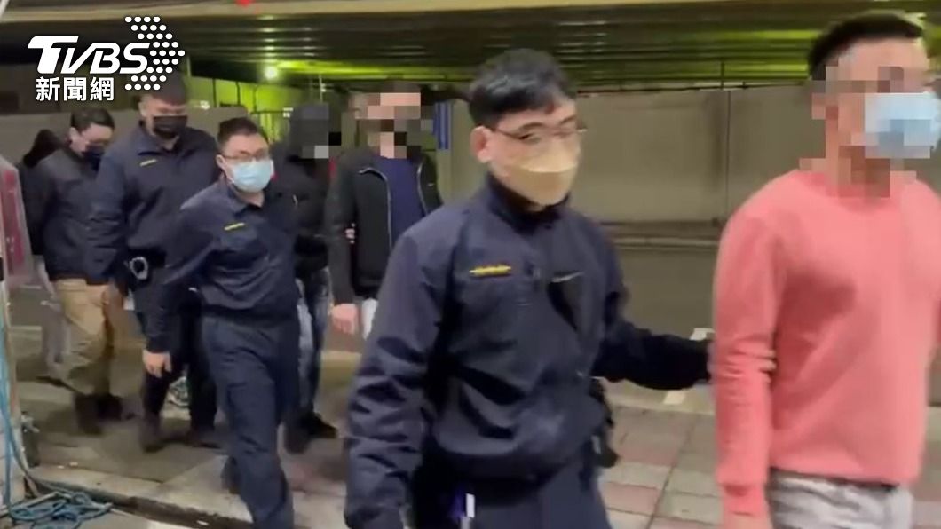 警方將人逮捕移送。（圖／TVBS）