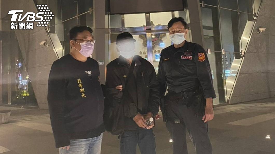 男子被警方移送。(圖/TVBS)