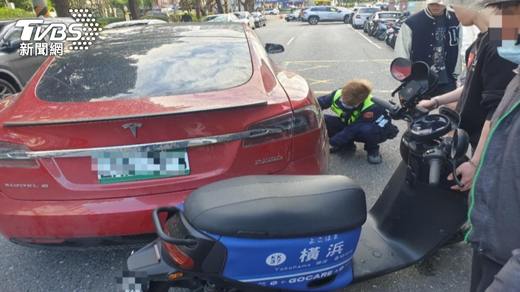 電動車同性相吸?特斯拉底盤卡到Gogoro側柱拔不開
