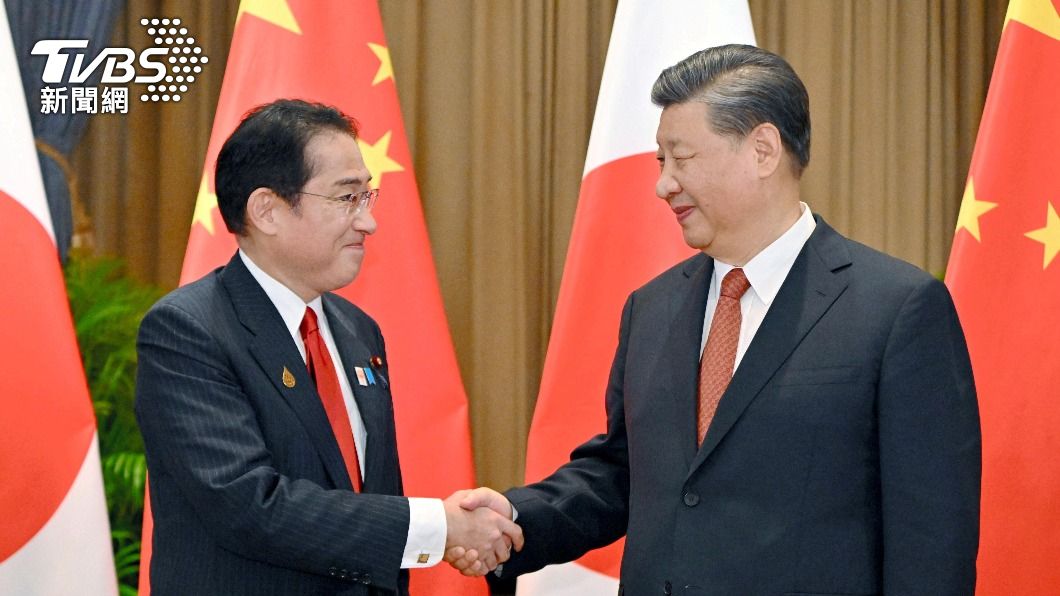 岸田與習近平去年在APEC會議上見面。(圖/達志影像路透社)