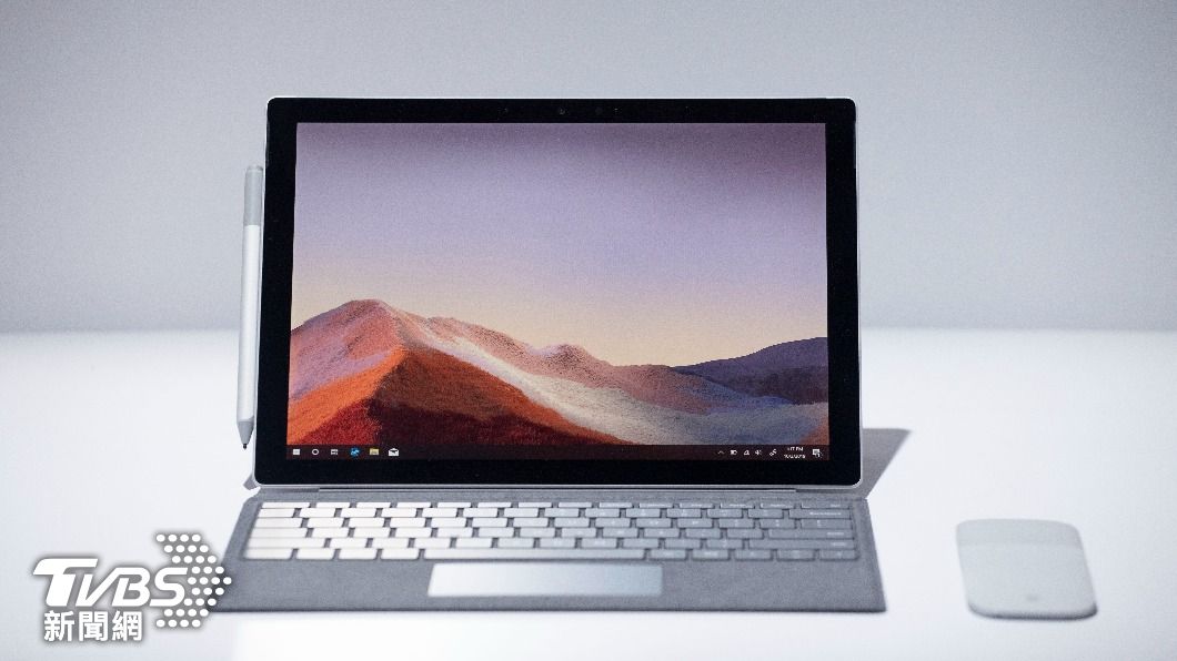 微軟推出的Surface系列電腦,結合筆電、平板與手機功能。(圖/達志影像美聯社)