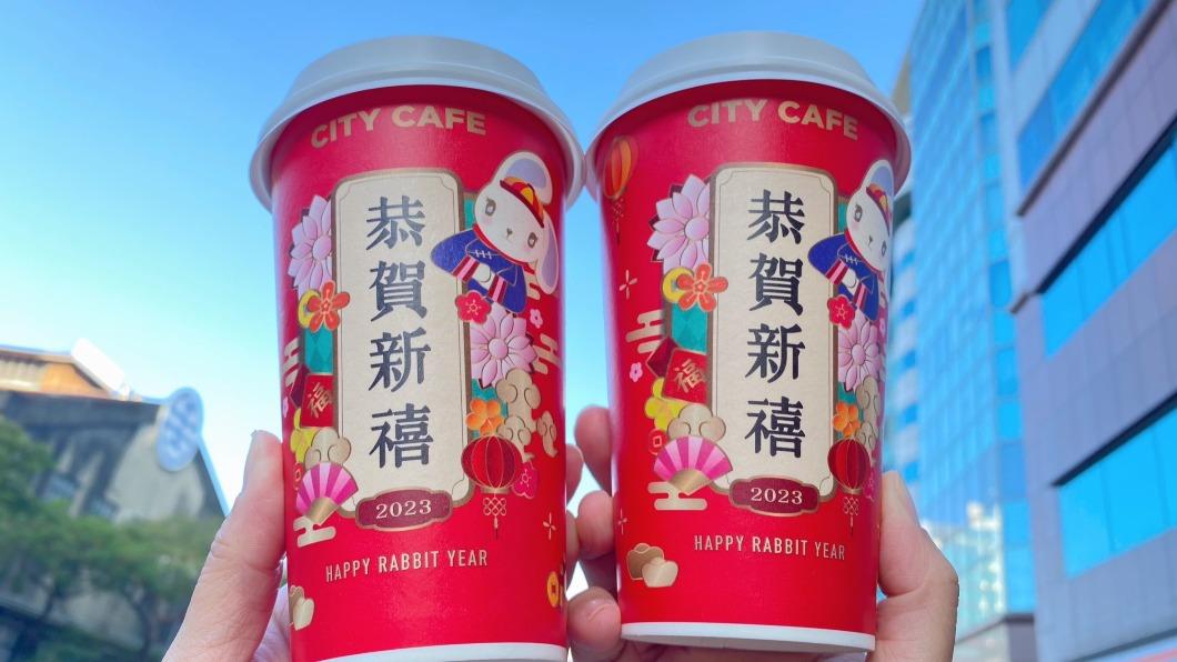 放假了!超商限3天咖啡買1送1 玉米濃湯38元爽喝