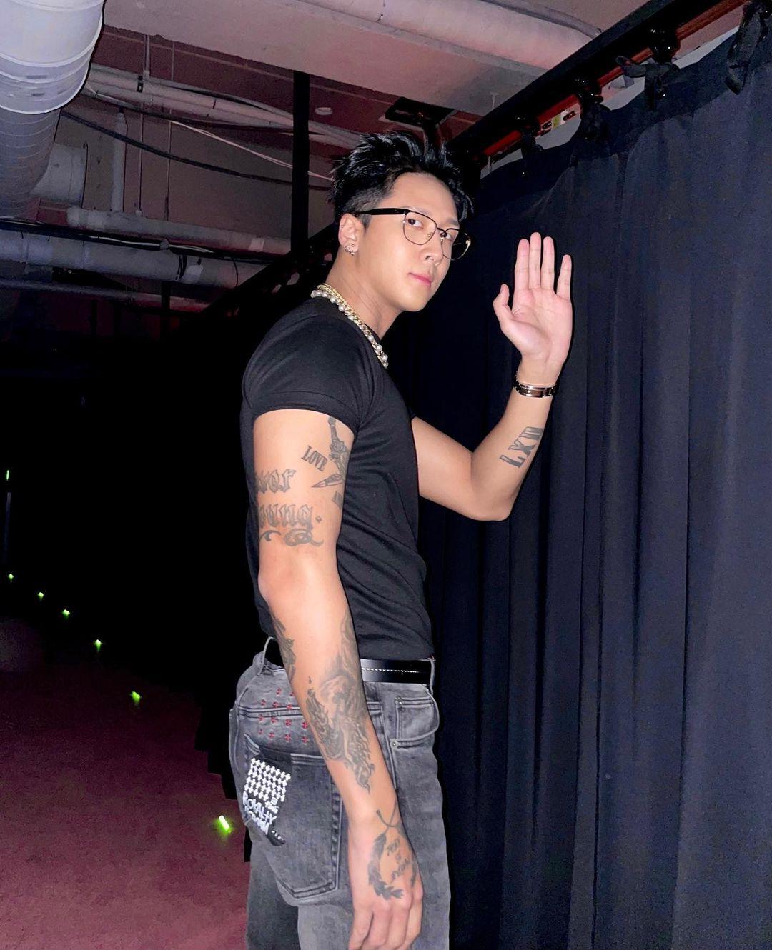 Ravi身材精壯,卻稱自己「健康因素」而服替代役。(圖/翻攝自Ravi IG)