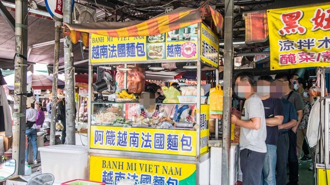 「阿箴越南法國麵包」被在地人譽為「最強越南法國麵包」。(圖/大手牽小手玩樂趣提供)