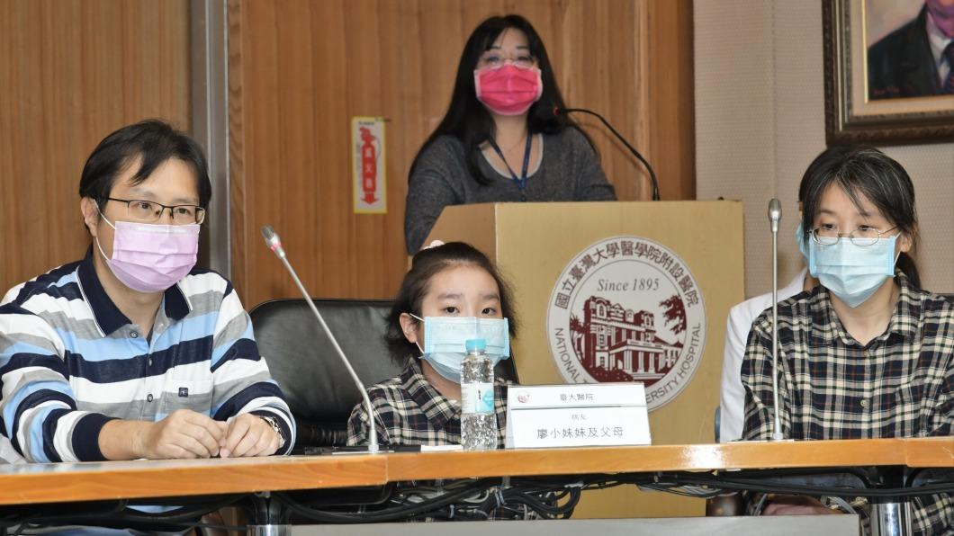 廖小妹爸媽各捐一半的肺葉給愛女。（圖／醫院提供）