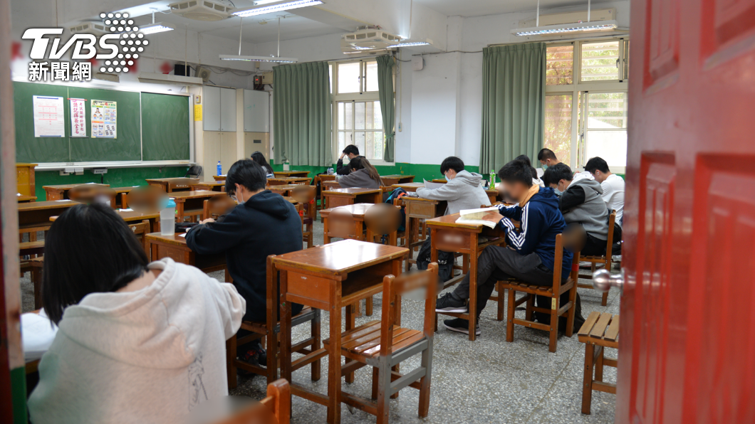 懇求「以後都不要有家長陪考」　校長列6優點獲認同