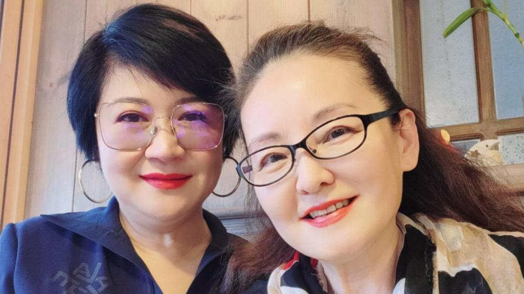 王淑娟(右)保養得宜。(圖/翻攝自崔佩儀臉書)