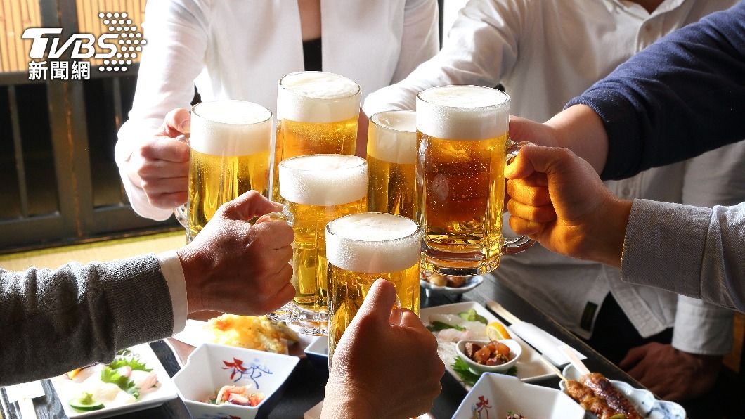 喝酒產生的保暖稍縱即逝。(示意圖/Shutterstock達志影像)